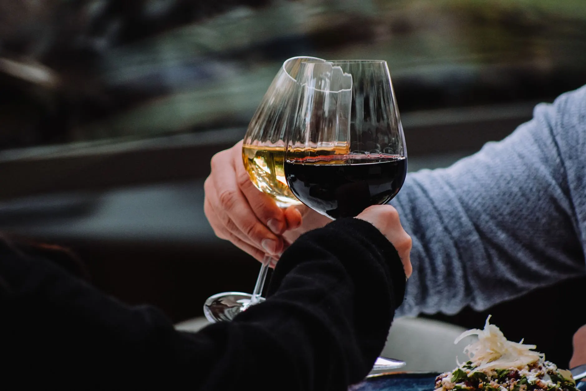 葡萄酒产品参数对比：红葡萄酒与白葡萄酒适饮场景分析正文配图 1